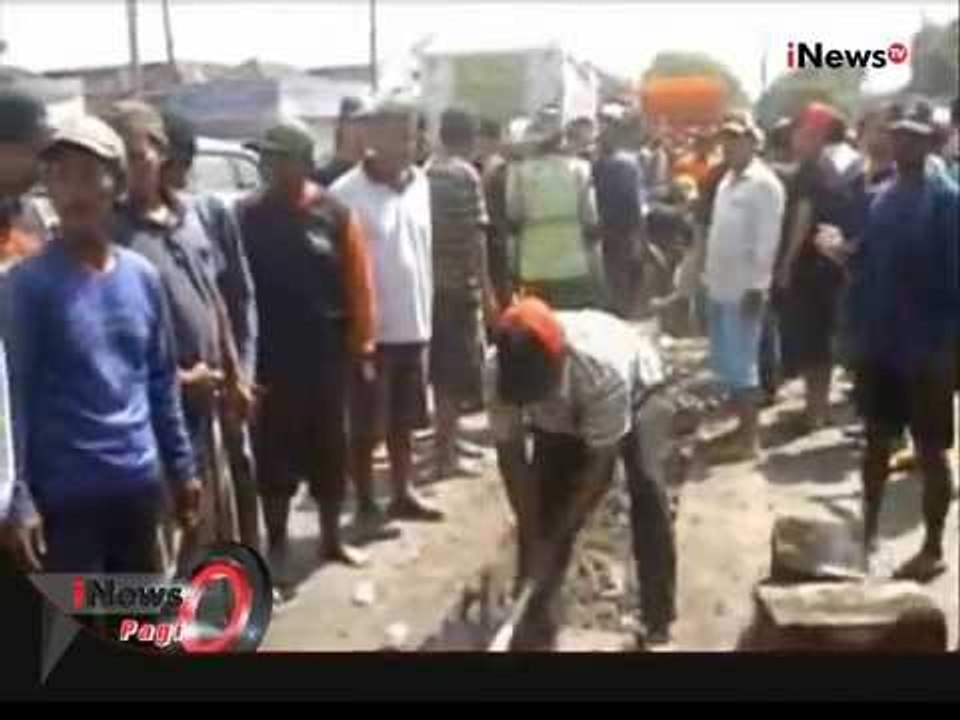 Warga Bongkar Pembatas Jalan Di Pasuruan, Jatim - iNews Pagi 17/08