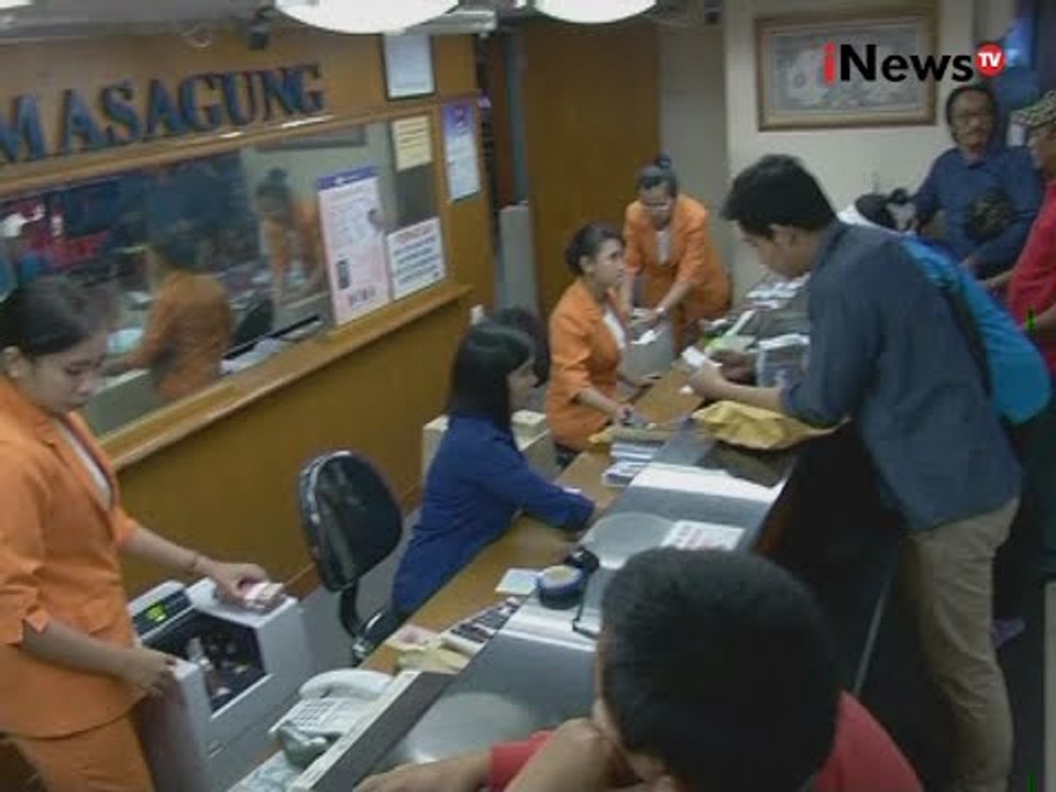 Rupiah Terus Melemah, Warga Memanfaatkan Pelemahan Rupiah - iNews Petang 25/08