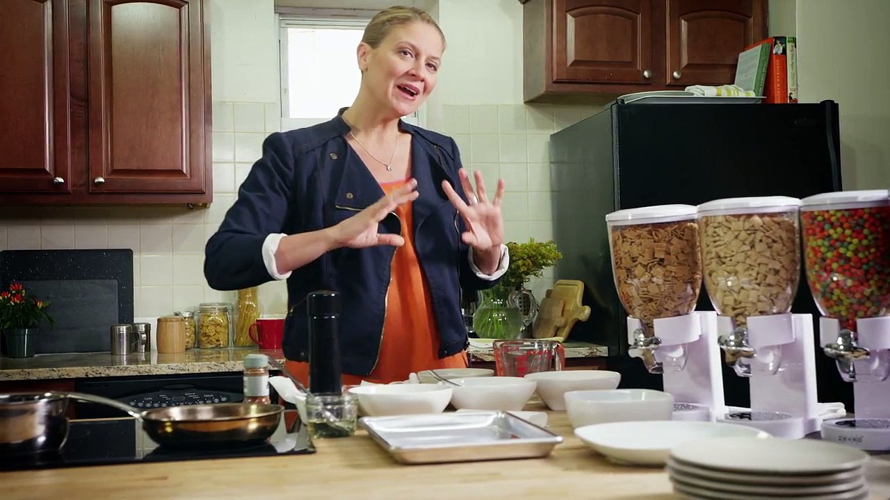 Amanda Freitag Makes Golden Grahams® "Fried" Chicken