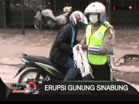 Erupsi Gunung Sinabung, Polisi Dan Relawan Bagikan Masker Pada Warga - iNews Malam 15/09