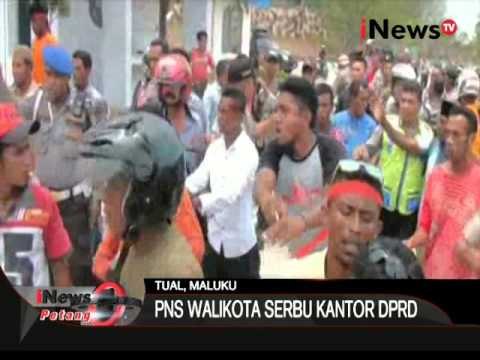 PARAH!!! PNS Walikota Serbu Kantor DPRD - iNews Petang 09/10