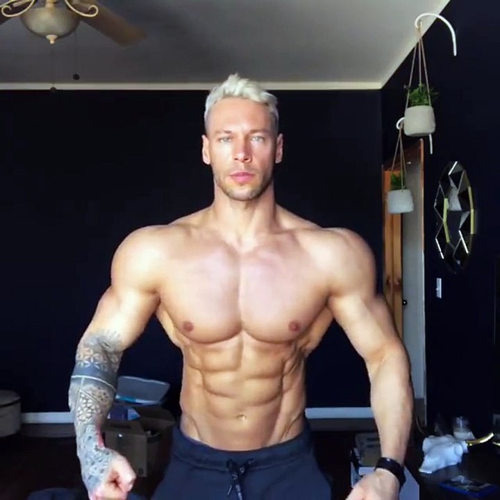 Impressive physique! ( aiseu)