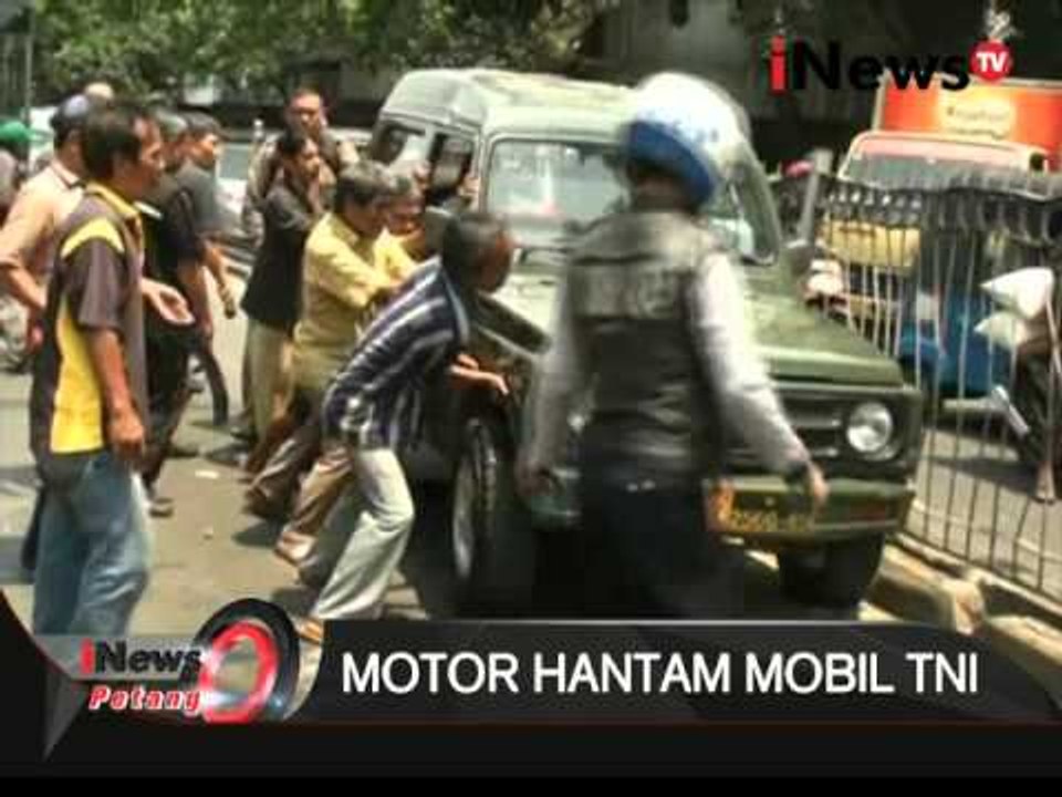 Motor Hantam Mobil Dinas TNI - iNews Petang 01/10