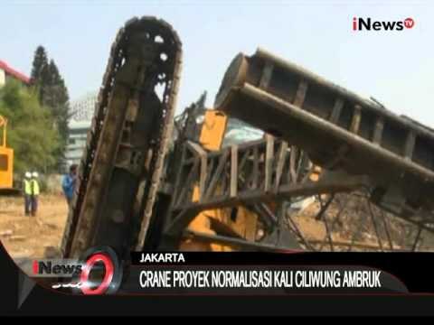 Crane Proyek Normalisasi Kali Ciliwung Ambruk - iNews Pagi 02/10