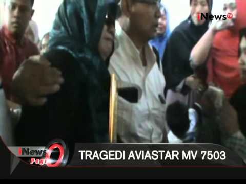 Jenazah Pilot Aviastar Tiba Di Sentani, Isak Tangis Keluarga Pecah - iNews Pagi 09/10
