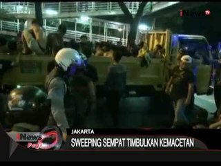 Polisi Lakukan Sweeping, Massa Jakmania Bersembunyi Di Halte Busway - iNews Pagi 19/10