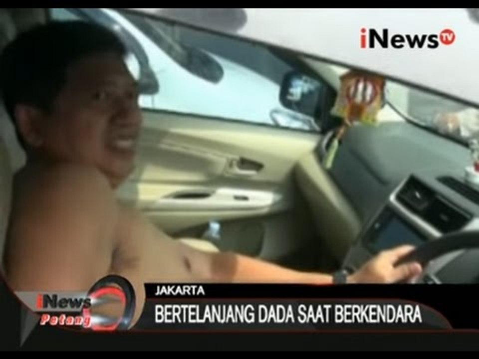 Perwira TNI Bertelanjang Dada Saat Mengendarai Mobil Terjaring Razia - iNews Petang 26/10