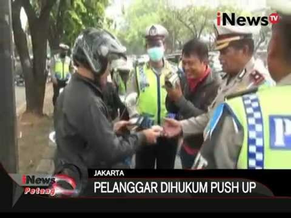 LUCU!!! Operasi Zebra, Pelanggar Dihukum Push Up - iNews Petang 23/10