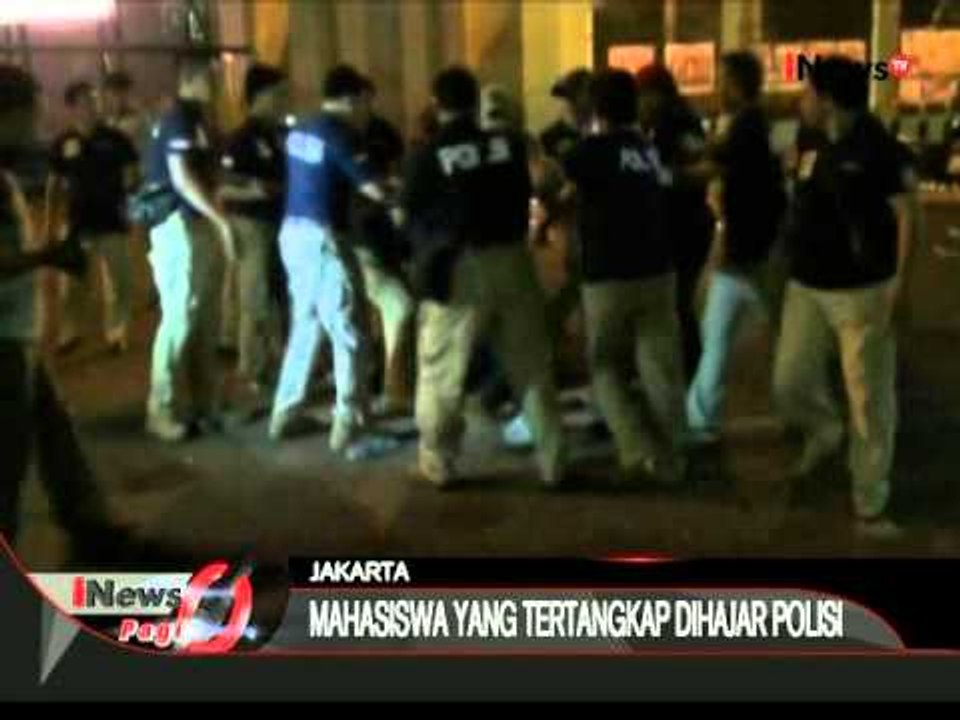 Unjuk Rasa Evaluasi Setahun Jokowi-JK Di Depan Gedung DPR_RI Bentrok - iNews Pagi 29/10