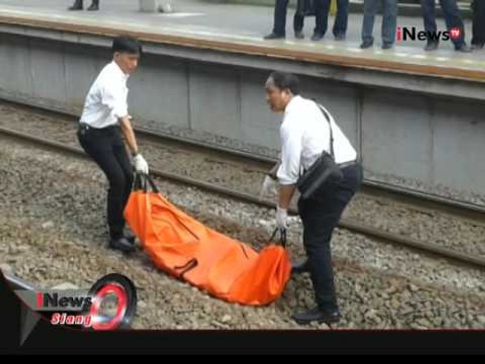 Seorang Pemuda Tewas Menabrakkan Diri Ke Kereta Di Stasiun Kranji, Bekasi - iNews Siang 11/11