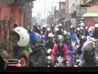 Video herunterladen: Ribuan Buruh Demo Di Depan Kantor Walikota Bekasi - iNews Petang 11/11