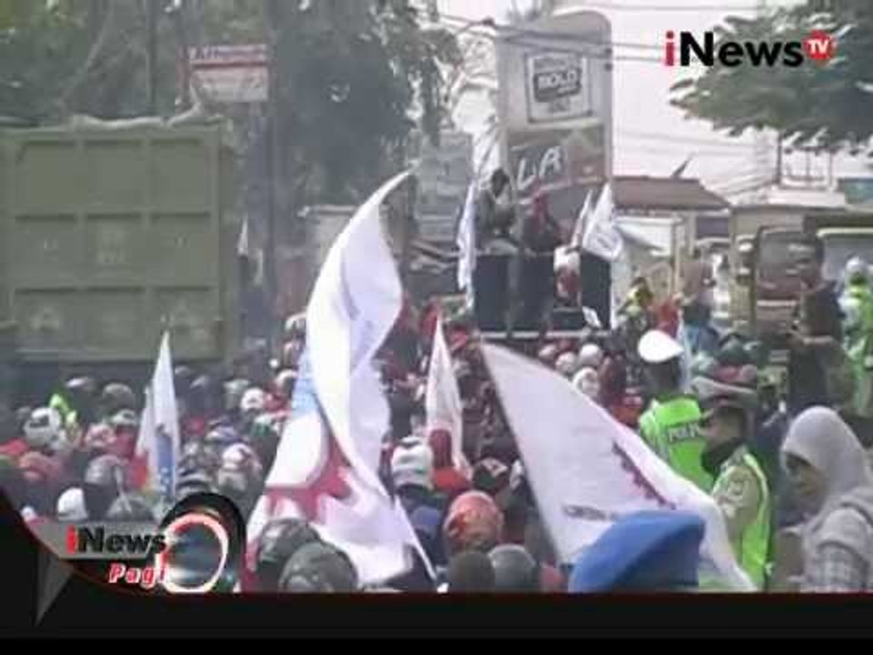Perpu Pengupahan TIdak Layak, Ratusan Buruh Tanggerang Blokir Jalan - iNews Pagi 13/11