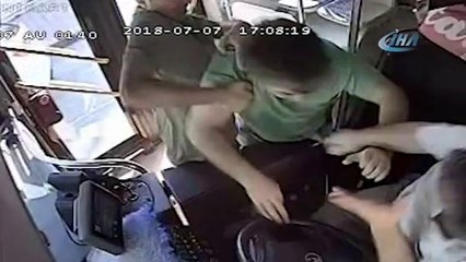 Antalya’da Yolcu, Halk Otobüsü Şoförüne Tekme Tokat Saldırdı, Olası Bir Faciadan Dönüldü!