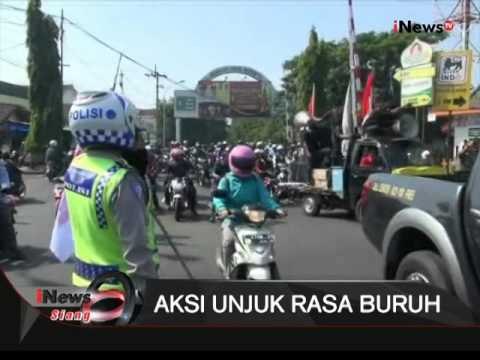 Aksi Ribuan Buruh Berunjuk Rasa Ke Pendopo Bupati Jombang, Jawa Timur - iNews Siang 17/11
