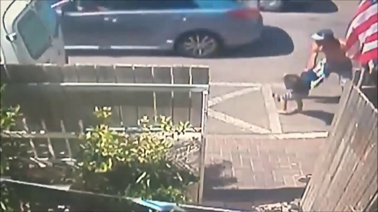 Ce papa va voir un reflexe incroyable et sauver la vie de son enfant