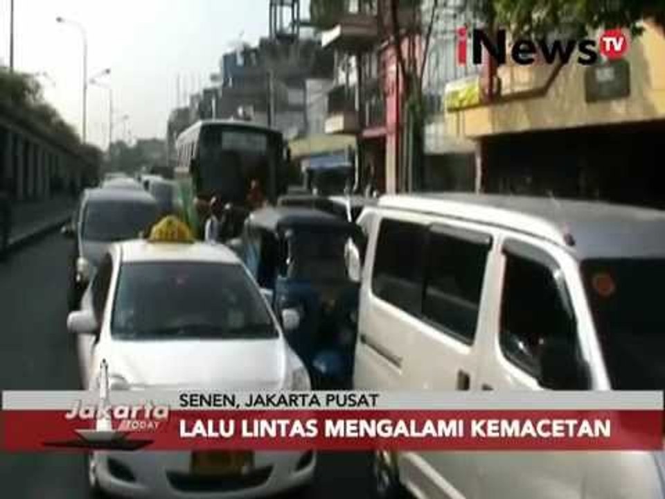 Akibat Korsleting Listrik Kabel Mesin Sebuah Mobil Sedan Terbakar - Jakarta Today 01/12