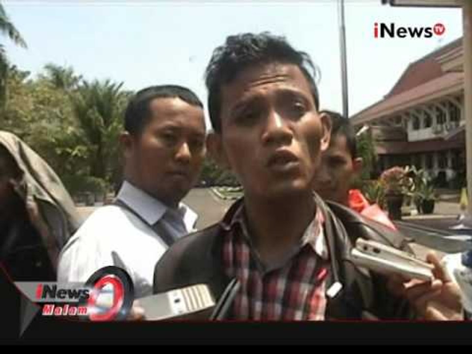 Ricuh, Mahasiswa Dan Polisi Saling Dorong Saat Berunjuk Rasa Di Madura, Jatim - iNews Malam 01/12