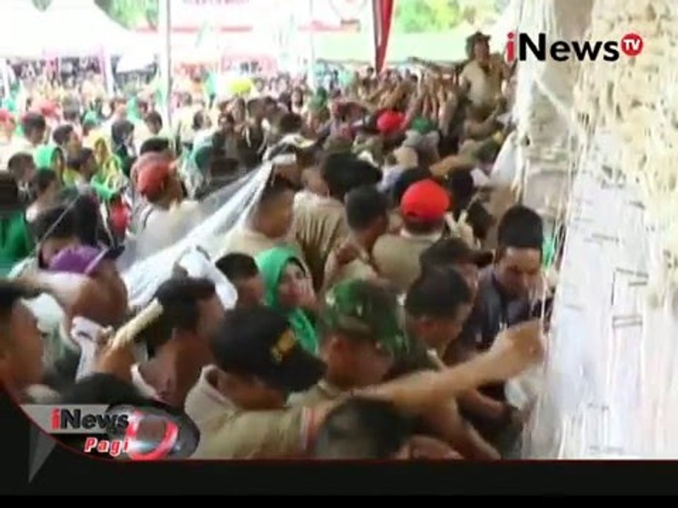 Ratusan Warga Bandar Lampung Saling Berdesakan Berebut Gunungan Empek-Empek - iNews Pagi 28/12