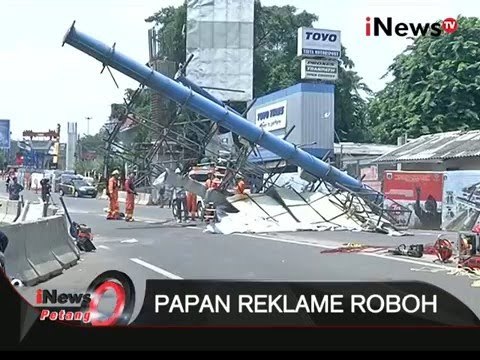 Papan reklame roboh di jalan tendean - iNews Petang 01/01