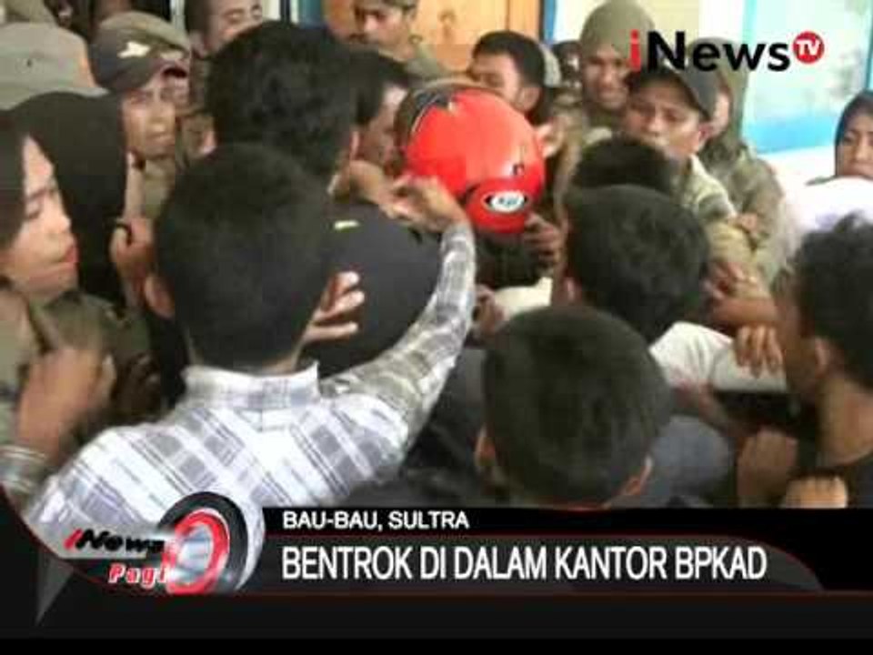 Mahasiswa vs Satpol PP di dalam kantor BPKAD di Bau-Bau - iNews Pagi 06/01