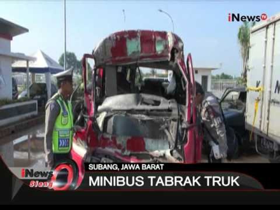 Kecelakaan maut terjadi di ruas tol Cipali, minibus tabrak truk di KM 114 - iNews Siang 11/01