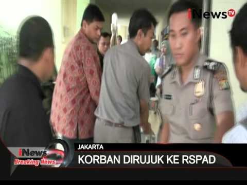 2 Anggota Polantas korban peledakan di jalan MH Thamrin dibawa ke RSPAD - iNews Breaking News 14/01