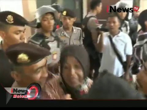 Sidang tuntutan pelaku pembunuhan terlalu ringan, Ibu korban menangis histeris - iNews Malam 20/01