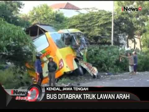 Bus Jakarta-Malang ditabrak truk tangki di Kendal, 21 penumpang luka serius - - iNews Siang 21/01