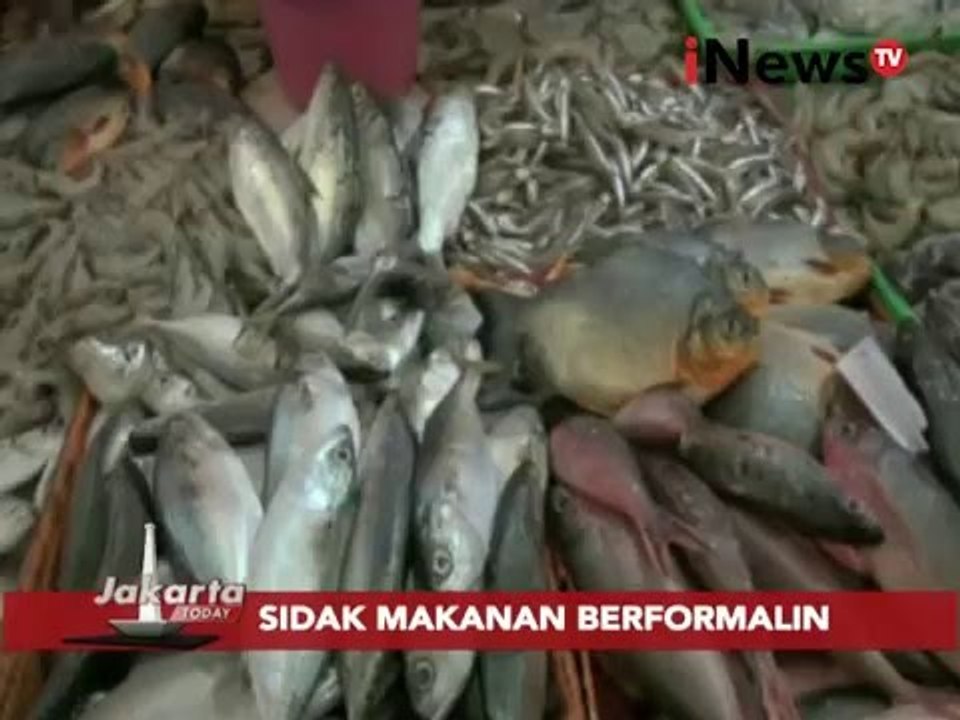 Petugas KPKP sita tahu & ikan yang mengandung bahan formalin - Jakarta Today 17/03