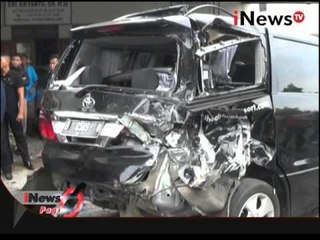 Truk tronton berkecepatan tinggi tabrak mobil yang sedang parkir - iNews Pagi 02/02