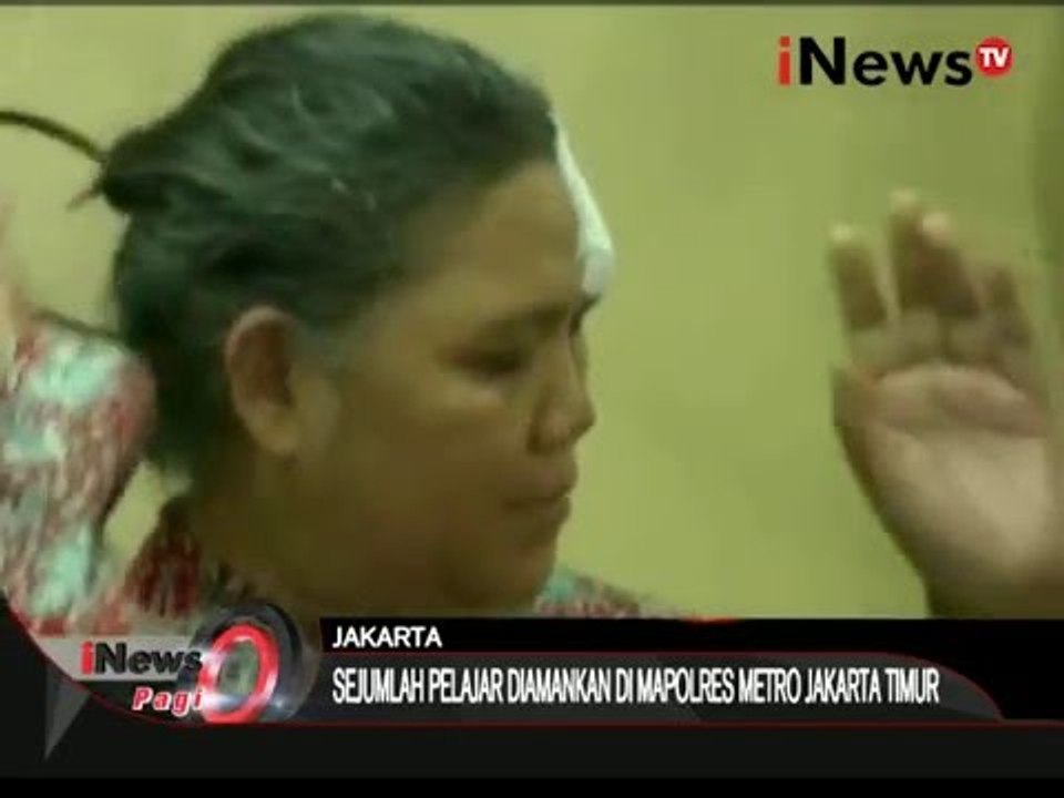 Tawuran pelajar di matraman, seorang ibu dan 2 pelajar terkena sabetan - iNews Pagi 03/02