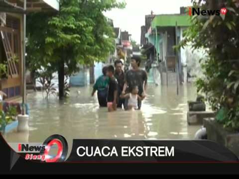 Pasca banjir bandang di Solok, lumpur setebal 20cm genangi pemukiman warga - iNews Siang 09/02