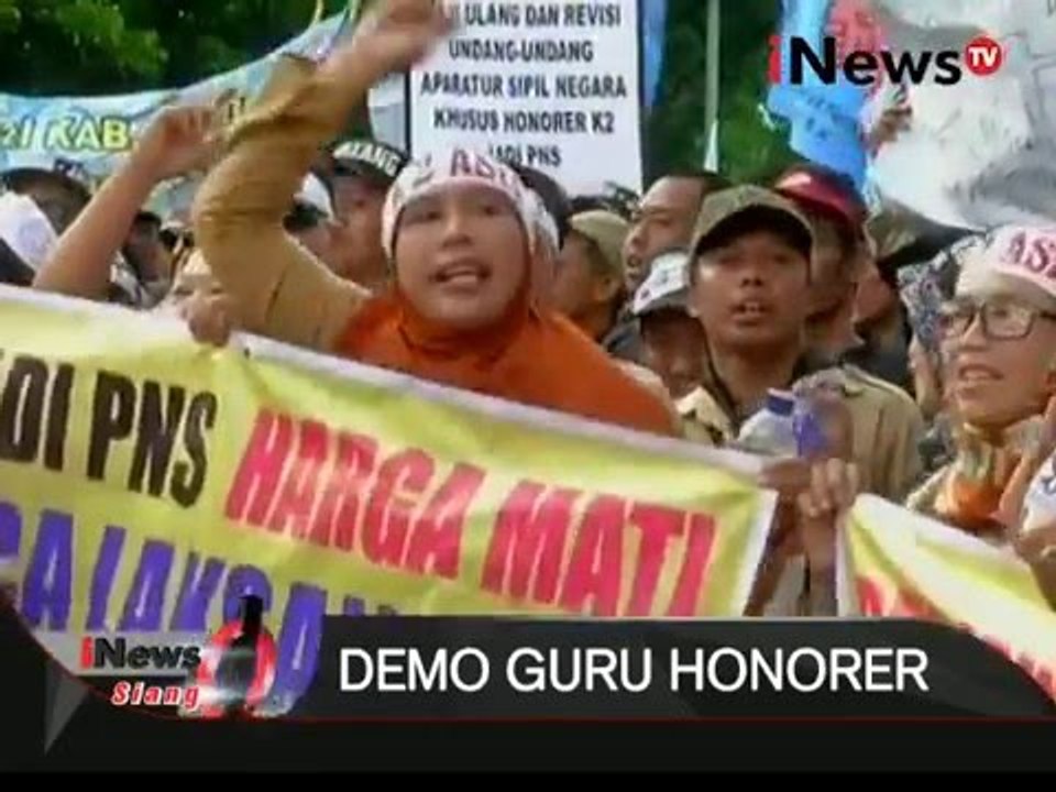 Inilah aksi demo guru honorer yang menuntut pengangkatan CPNS - iNews Siang 10/02