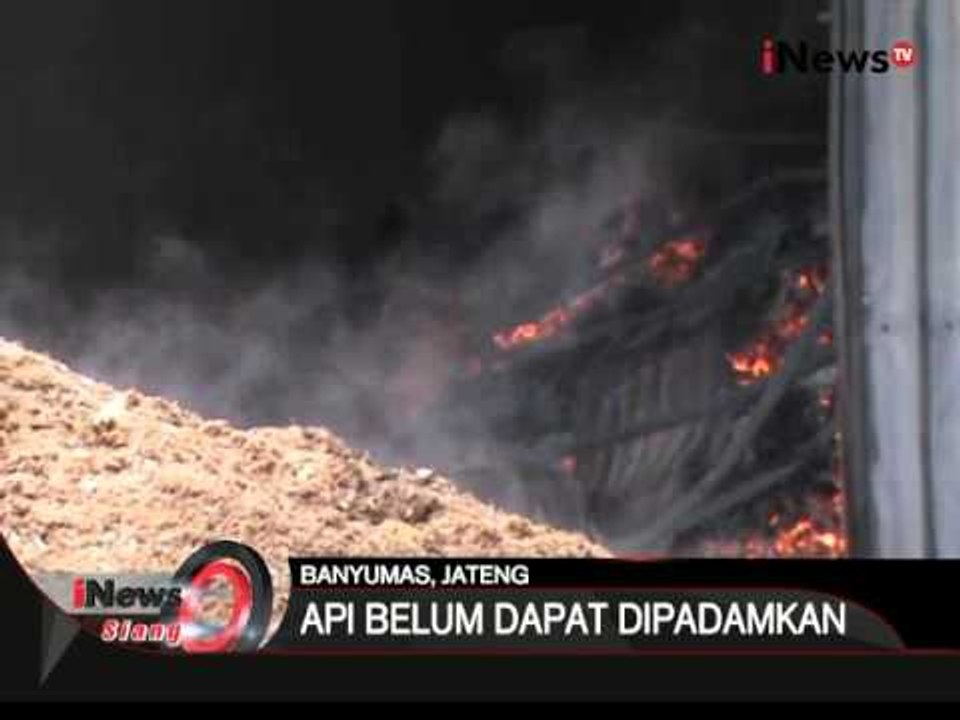 Api dari oven, sebuah pabrik lapis kayu ludes terbakar di Banyumas, Jateng - iNews Siang 11/02