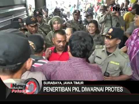 Tidak ada pemberitahuan, penertiban PKL di Surabaya diwarnai protes - iNews Petang 15/02