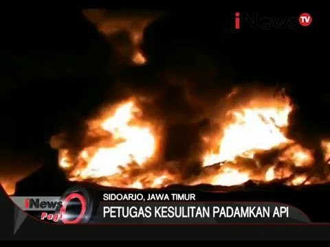 Kebakaran pabrik kain dan spons, besarnya api sulitkan petugas padamkan api - iNews Pagi 15/02