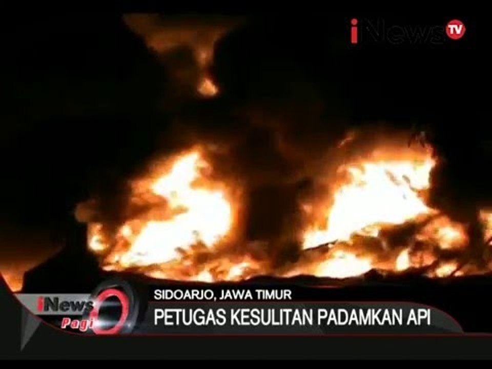 Kebakaran pabrik kain dan spons, besarnya api sulitkan petugas padamkan api - iNews Pagi 15/02