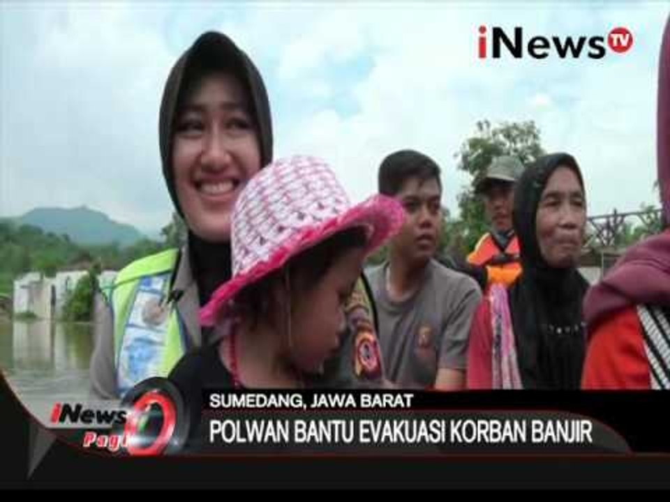 Inilah Polwan cantik yang bantu evakuasi korban banjir di Sumedang - iNews Pagi 16/02