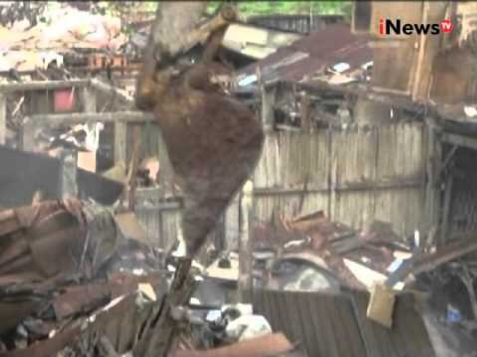 Lanjutan proyek tol, 97 pembangunan di kawasan Kalimalang dibongkar petugas - iNews Siang 23/02