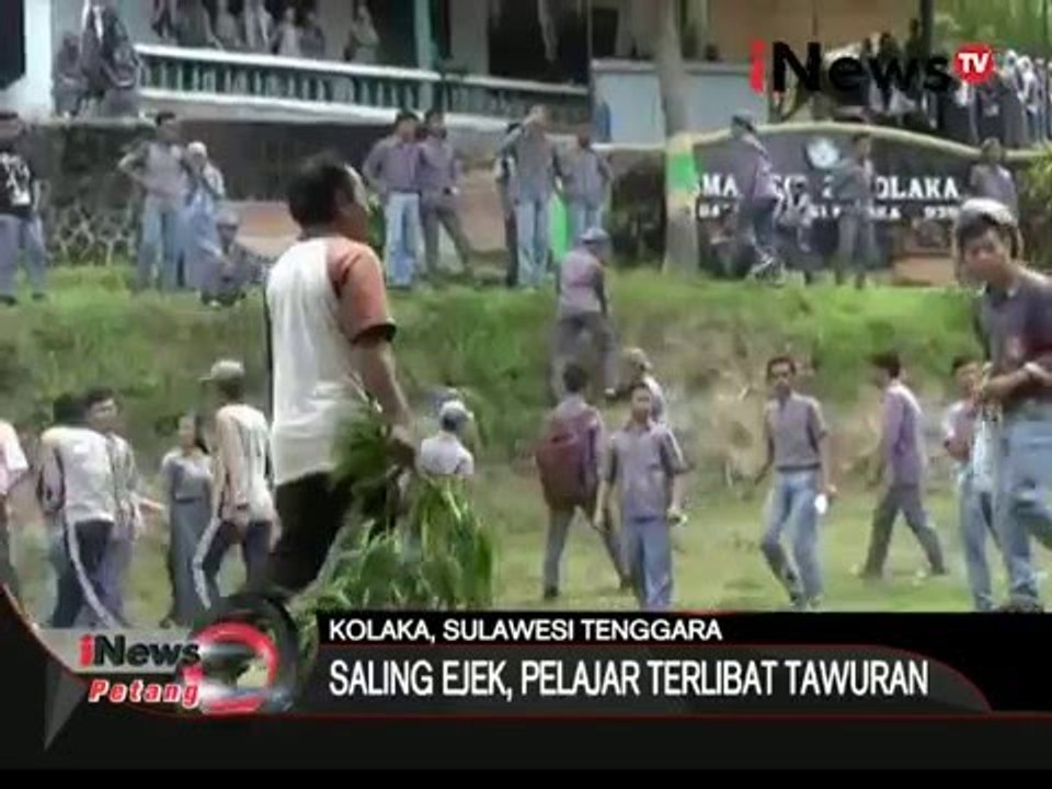 Saling ejek saat pertandingan sepak bola pelajar SMA terlibat tawuran - iNews Petang 24/02