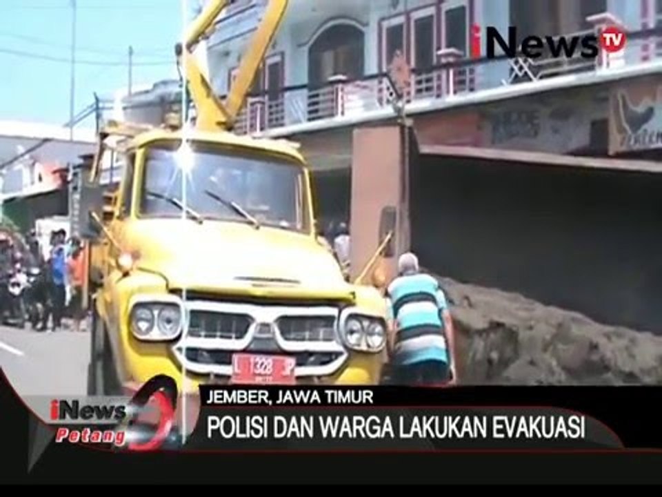 1 orang tewas akibat tertimpa truk yang terguling di Jember, Jatim - iNews Petang 24/02