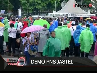 Ratusan Eks Ditjen Postel melakukan aksi demo di depan istana - iNews Petang 02/03