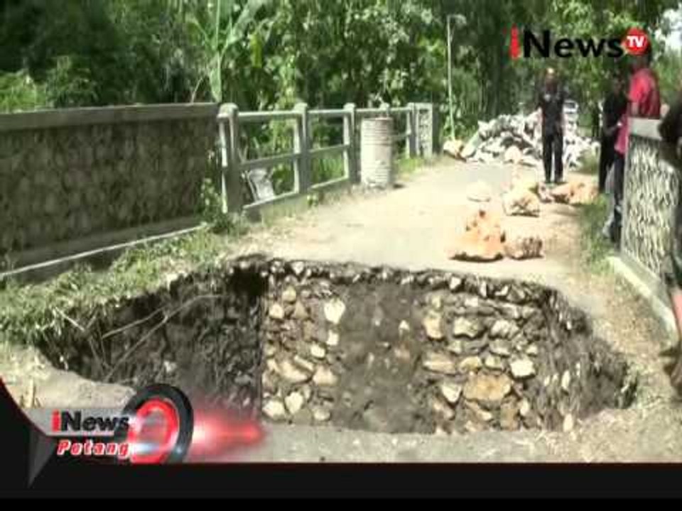 Lubang selebar 4 meter di tengah jalan akibat erosi, bojonegoro - iNews Petang 03/03