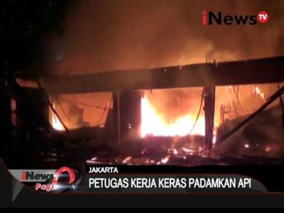 Kebakaran 6 Kios di Jakarta Timur disebabkan hubungan pendek arus listrik - iNews Pagi 07/03