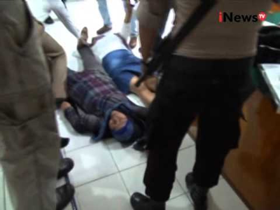 Kecewa tuntutan Jaksa, sidang kasus pembunuhan di Lubuk Linggau ricuh - iNews Petang 08/03