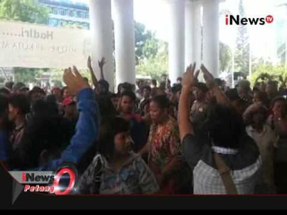 Demo pedagang pasar induk di depan kantor walikota Medan berlangsung ricuh - iNews Petang 10/03