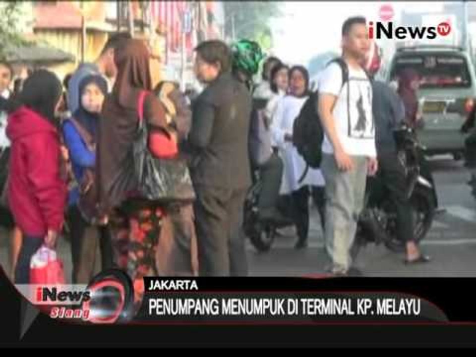 Aksi mogok angkutan umum, penumpukan penumpang terjadi di terminal Kp. Melayu - iNews Siang 14/03