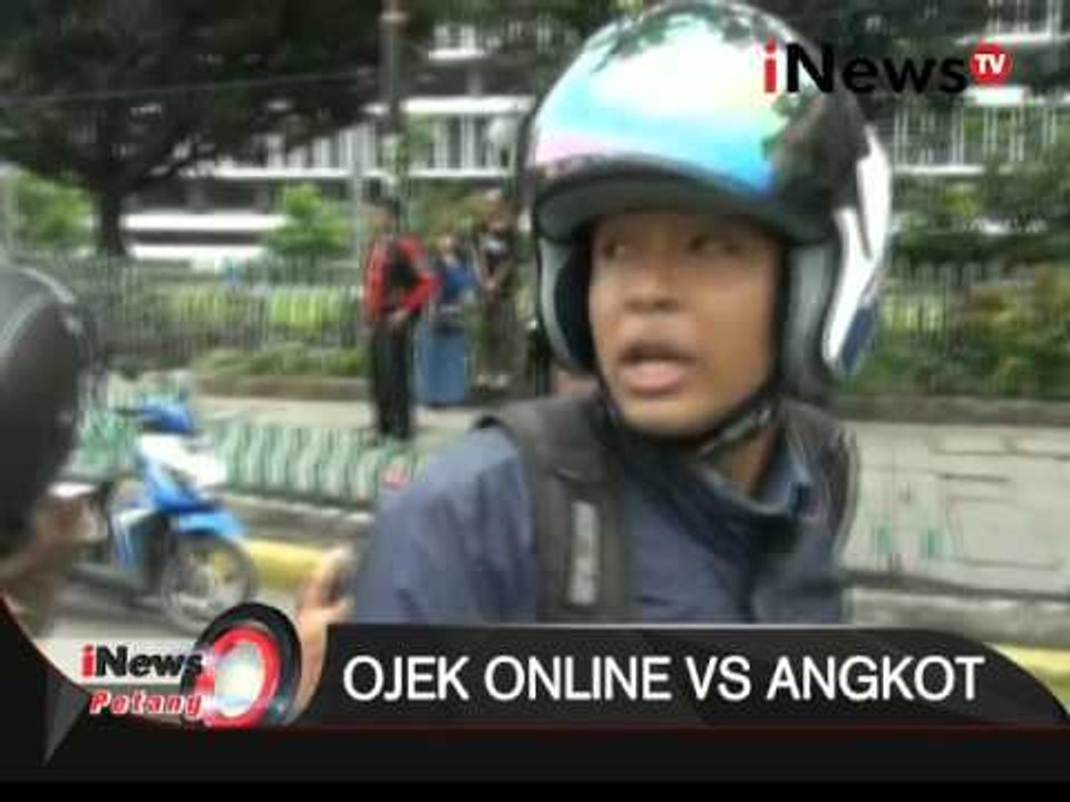 Diduga aniaya pengemudi ojek online sopir angkot diserbu puluhan ojek online - iNews Petang 14/03