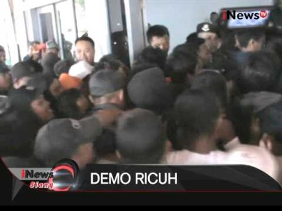 Tuntut penutupan tambang, unjuk rasa didepan kantor DPRD Sulteng ricuh - iNews Siang 17/03