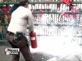 Tak ditanggapi saat unjuk rasa, demo terkait Novel Baswedan bakar ban - iNews Petang 03/06